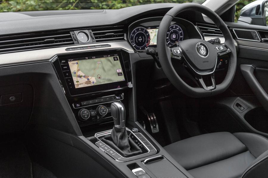 Интерьер Volkswagen Arteon 4Motion Elegance 2017 года  (UK) (фото 29 из 41)